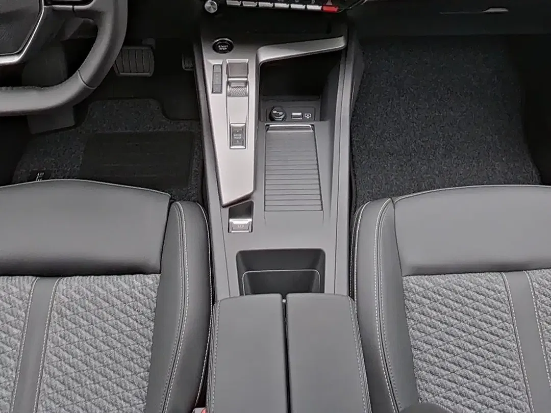 Peugeot 308 - Thumbnail 12