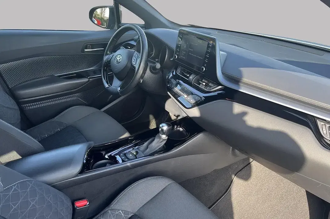 Toyota C-HR - Thumbnail 2