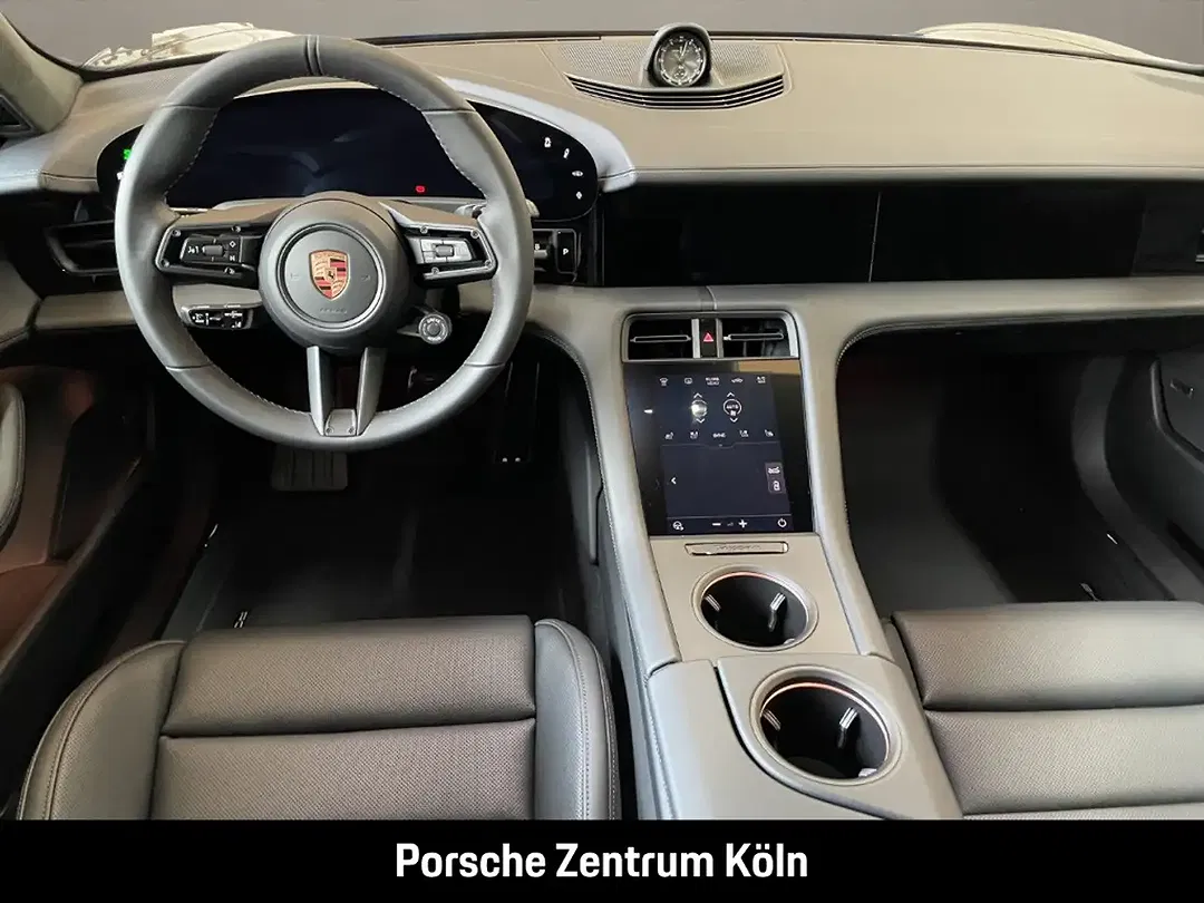 Porsche Taycan - Thumbnail 14