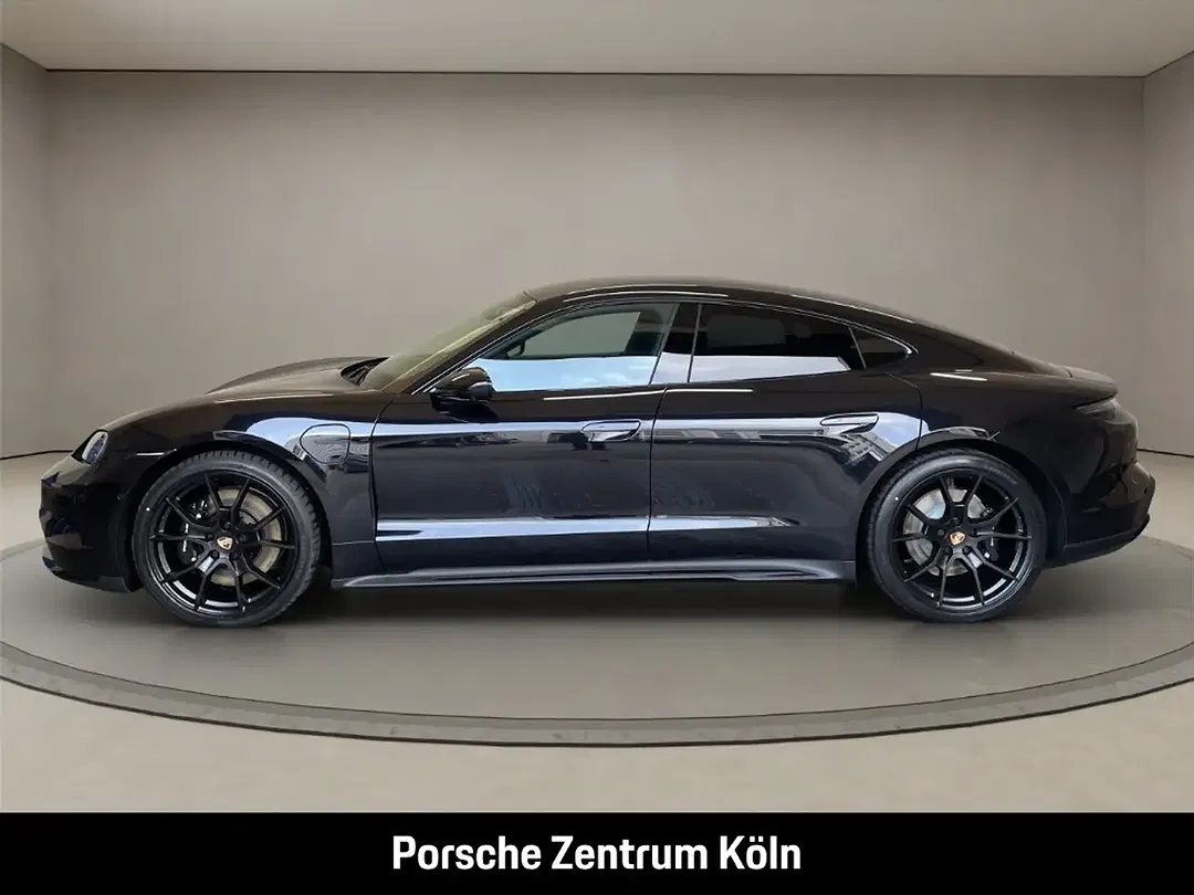Porsche Taycan - Thumbnail 2