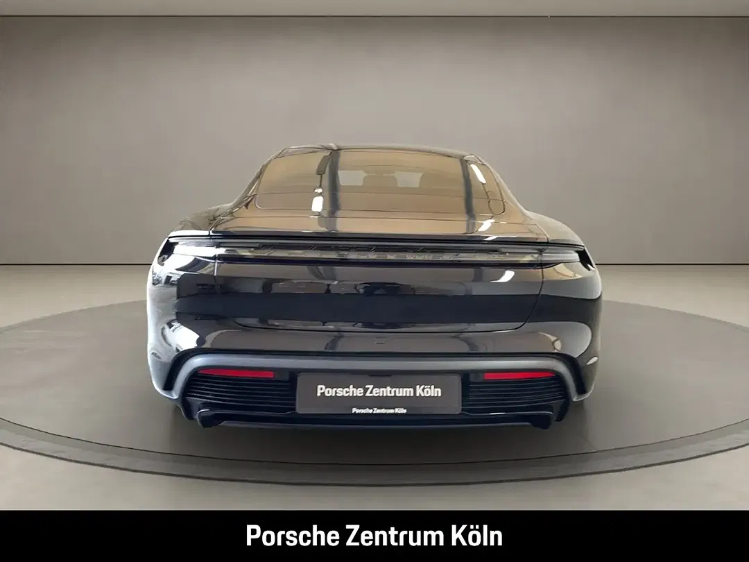 Porsche Taycan - Thumbnail 4