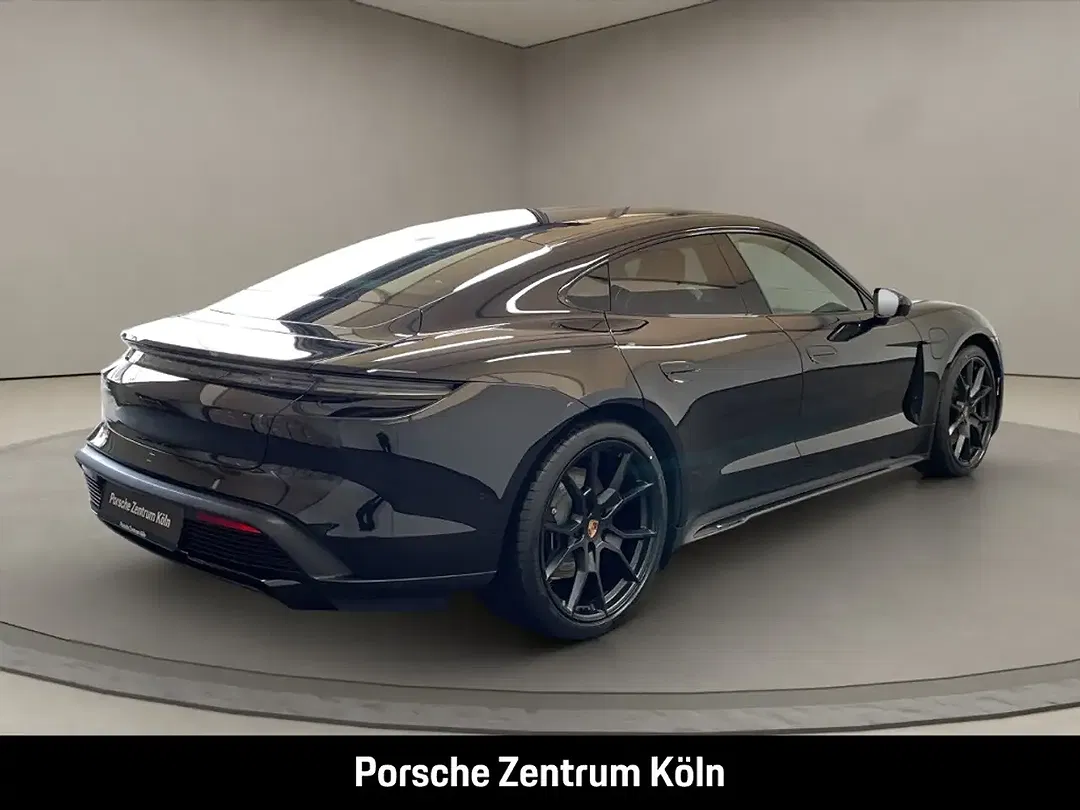 Porsche Taycan - Thumbnail 5