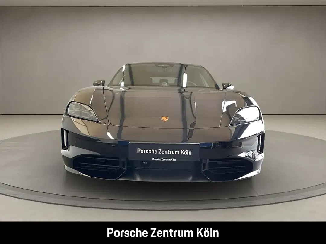 Porsche Taycan - Thumbnail 8