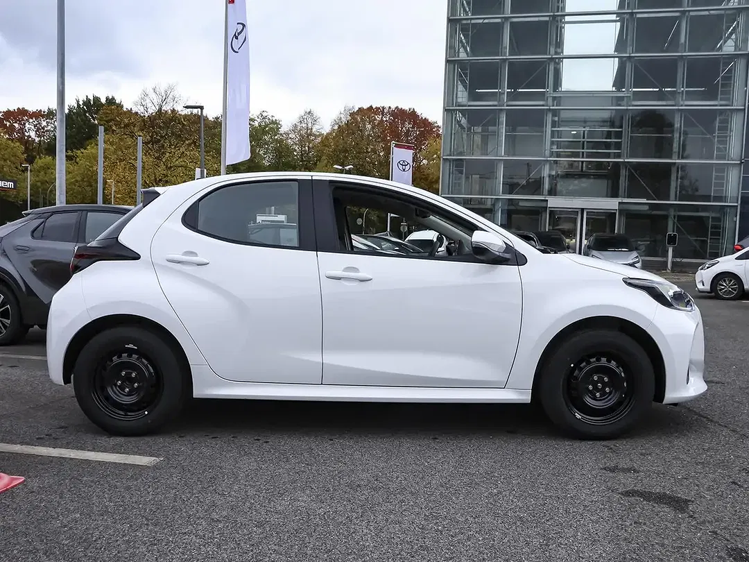 Toyota Yaris - Thumbnail 3