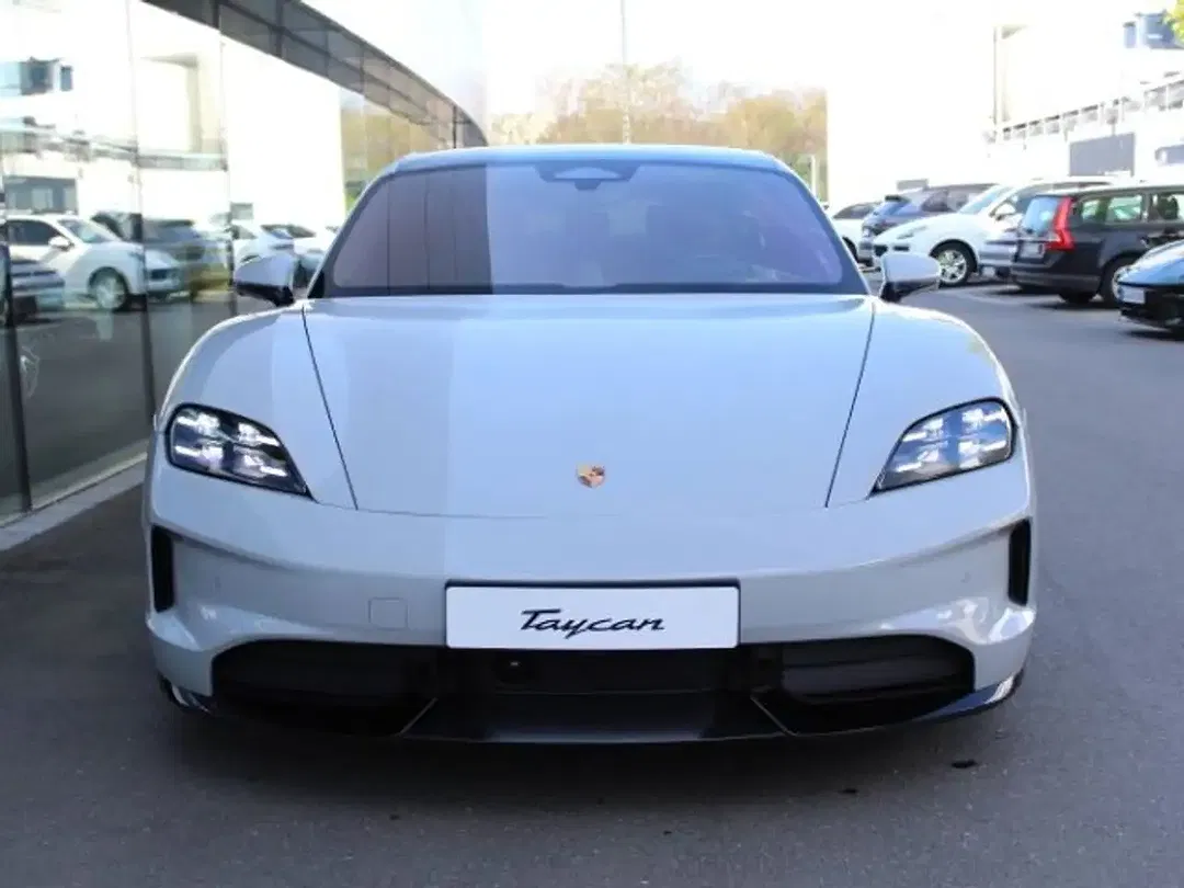 Porsche Taycan - Thumbnail 6