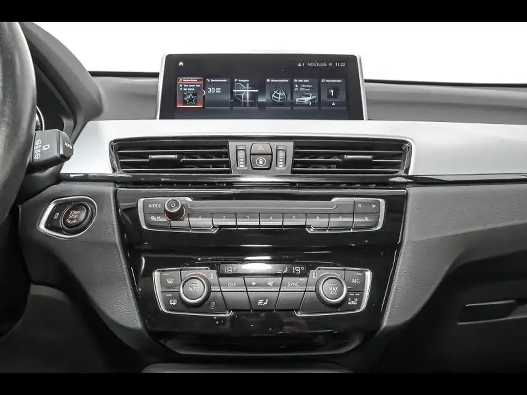 BMW iX1 - Thumbnail 12