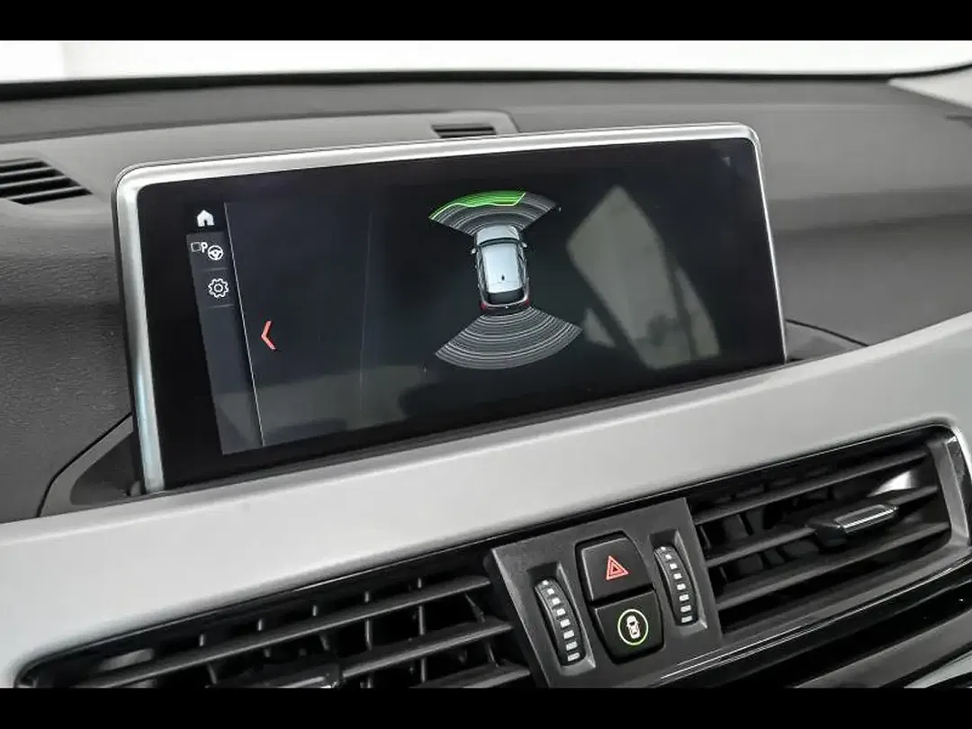 BMW iX1 - Thumbnail 14