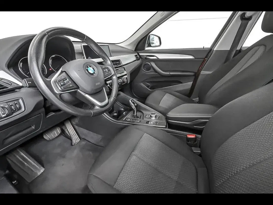 BMW iX1 - Thumbnail 6