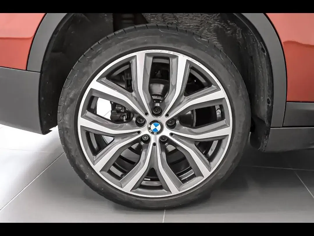 BMW iX1 - Thumbnail 8