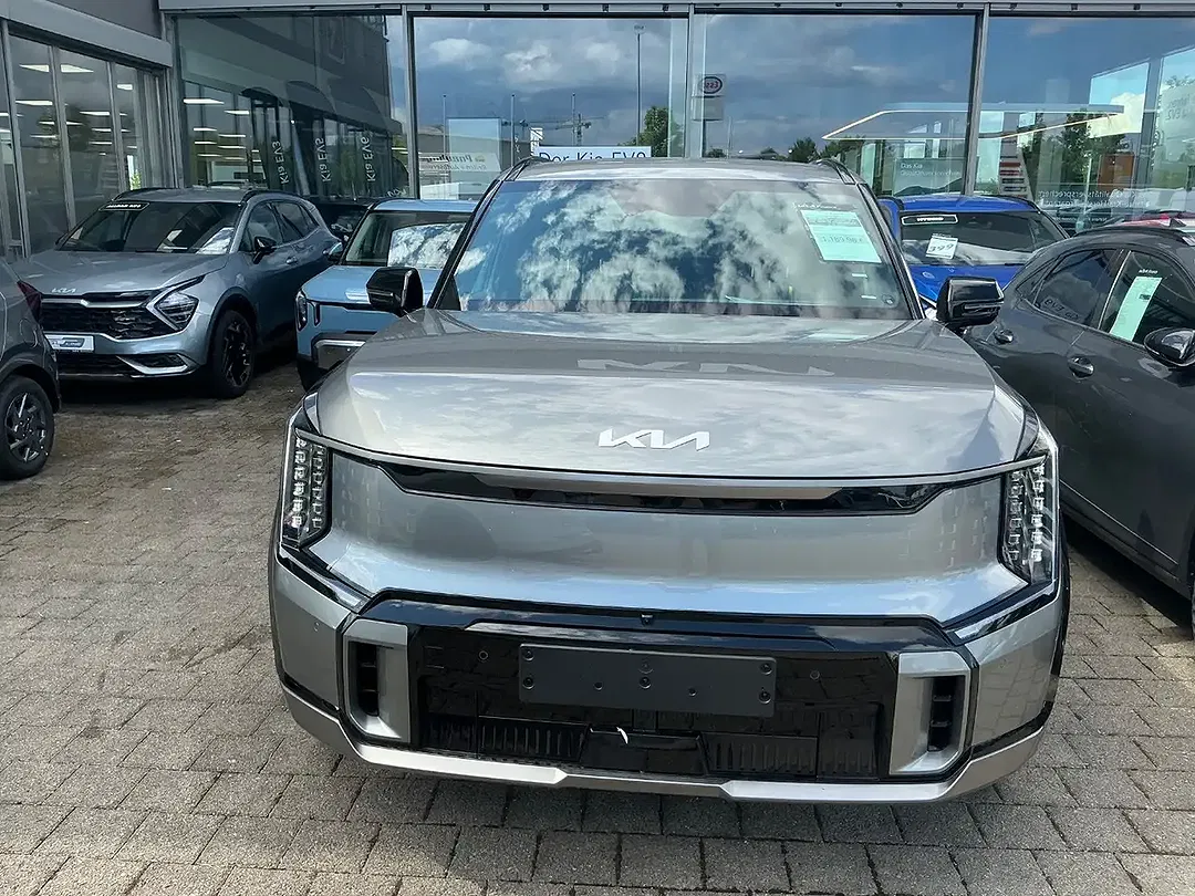 Kia EV9 - Thumbnail 2