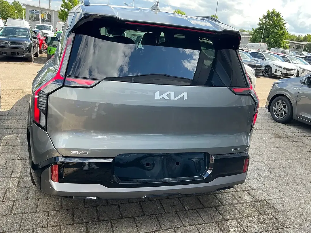 Kia EV9 - Thumbnail 5