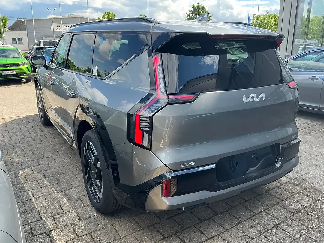 Kia EV9 - Thumbnail 6