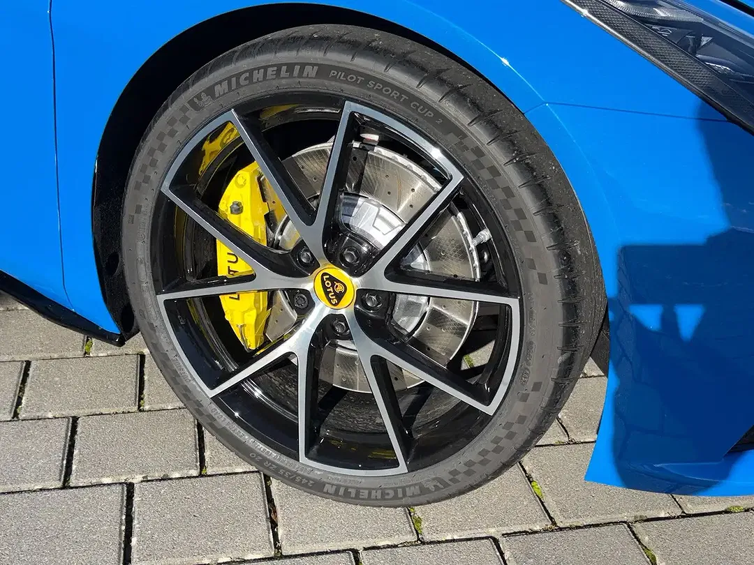 Lotus Emira - Thumbnail 20