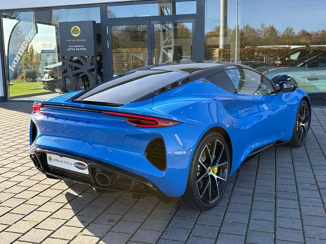 Lotus Emira - Thumbnail 4