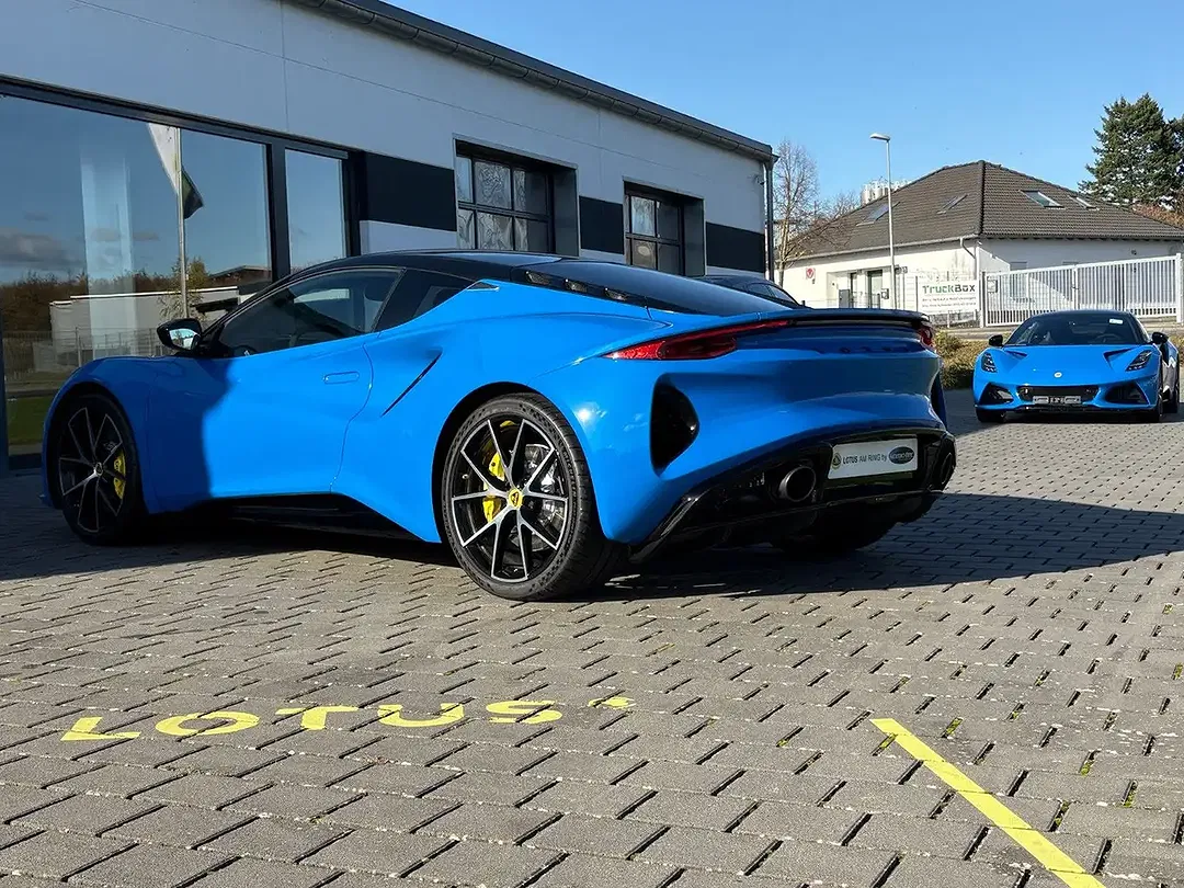 Lotus Emira - Thumbnail 6