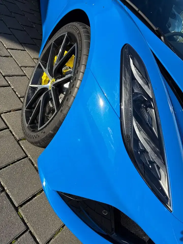Lotus Emira - Thumbnail 9