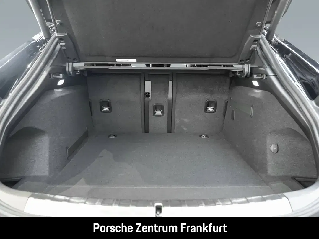 Porsche Taycan - Thumbnail 12
