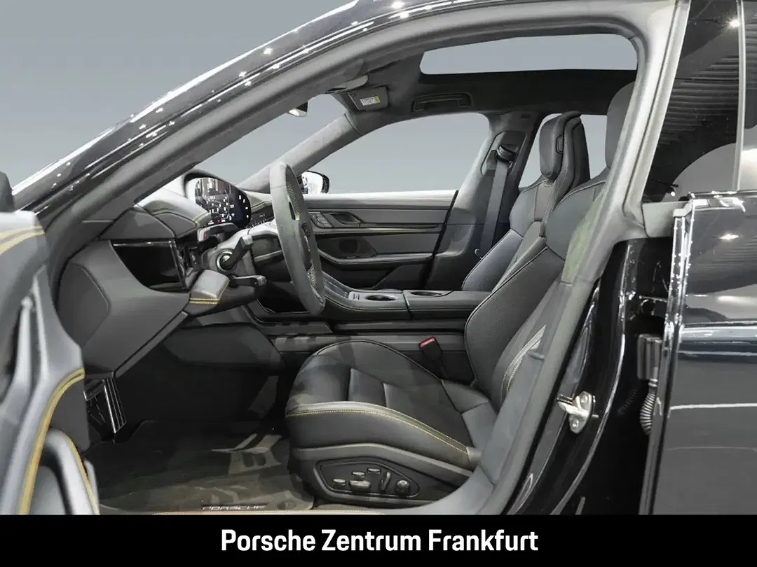 Porsche Taycan - Thumbnail 5