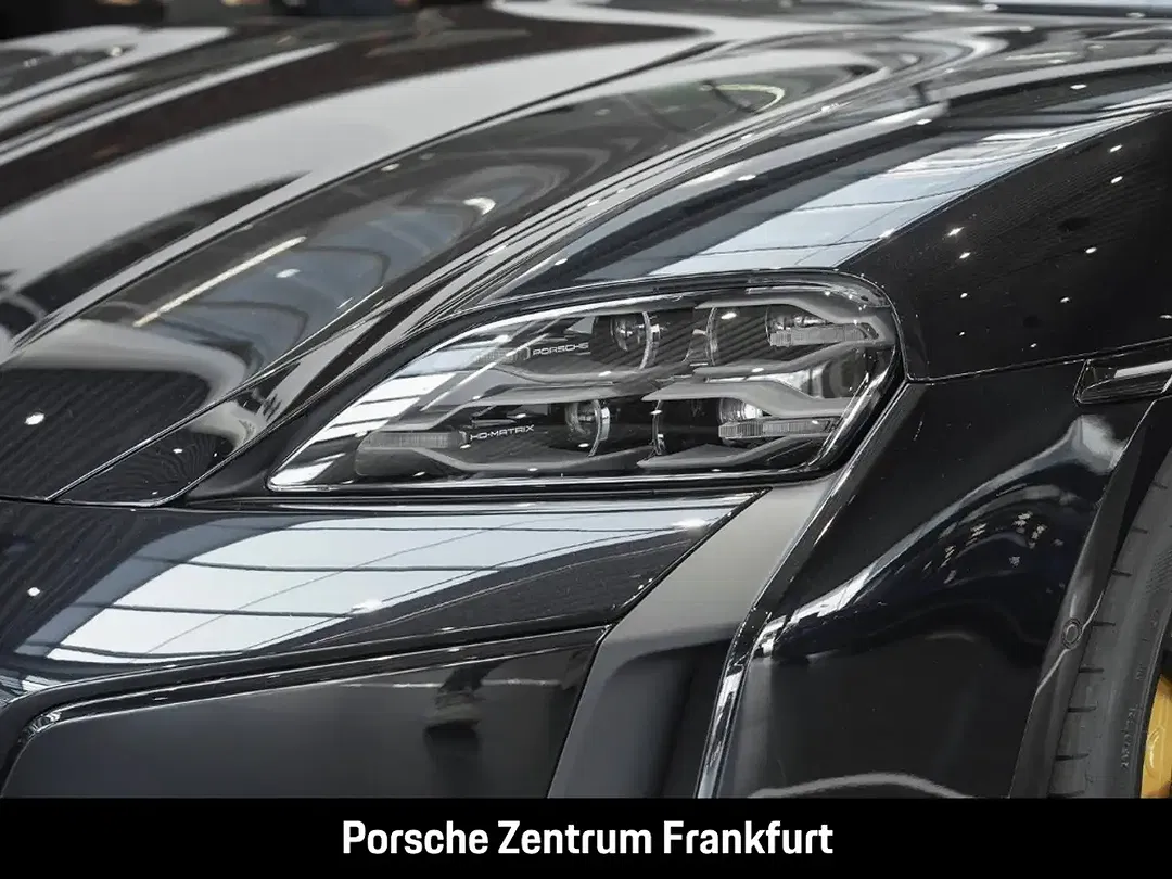 Porsche Taycan - Thumbnail 7