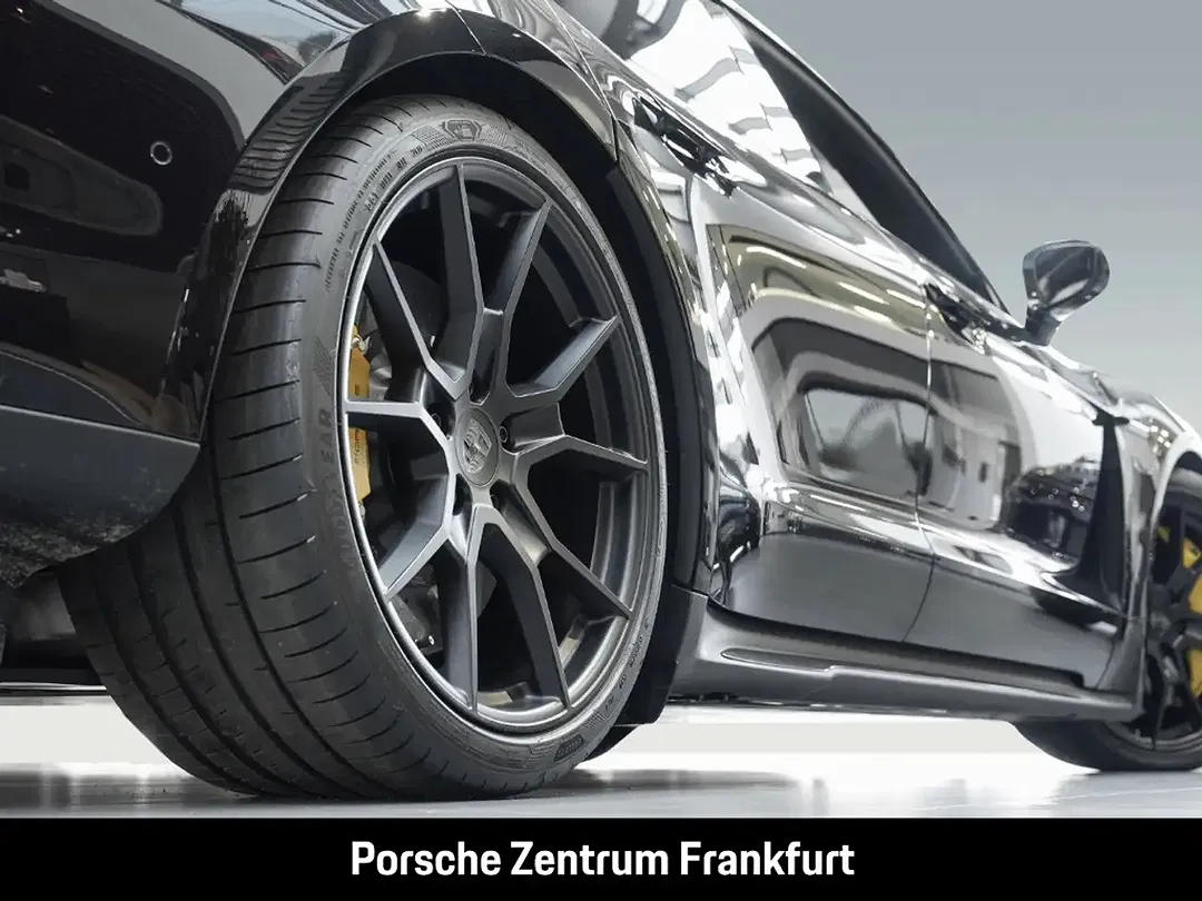 Porsche Taycan - Thumbnail 8