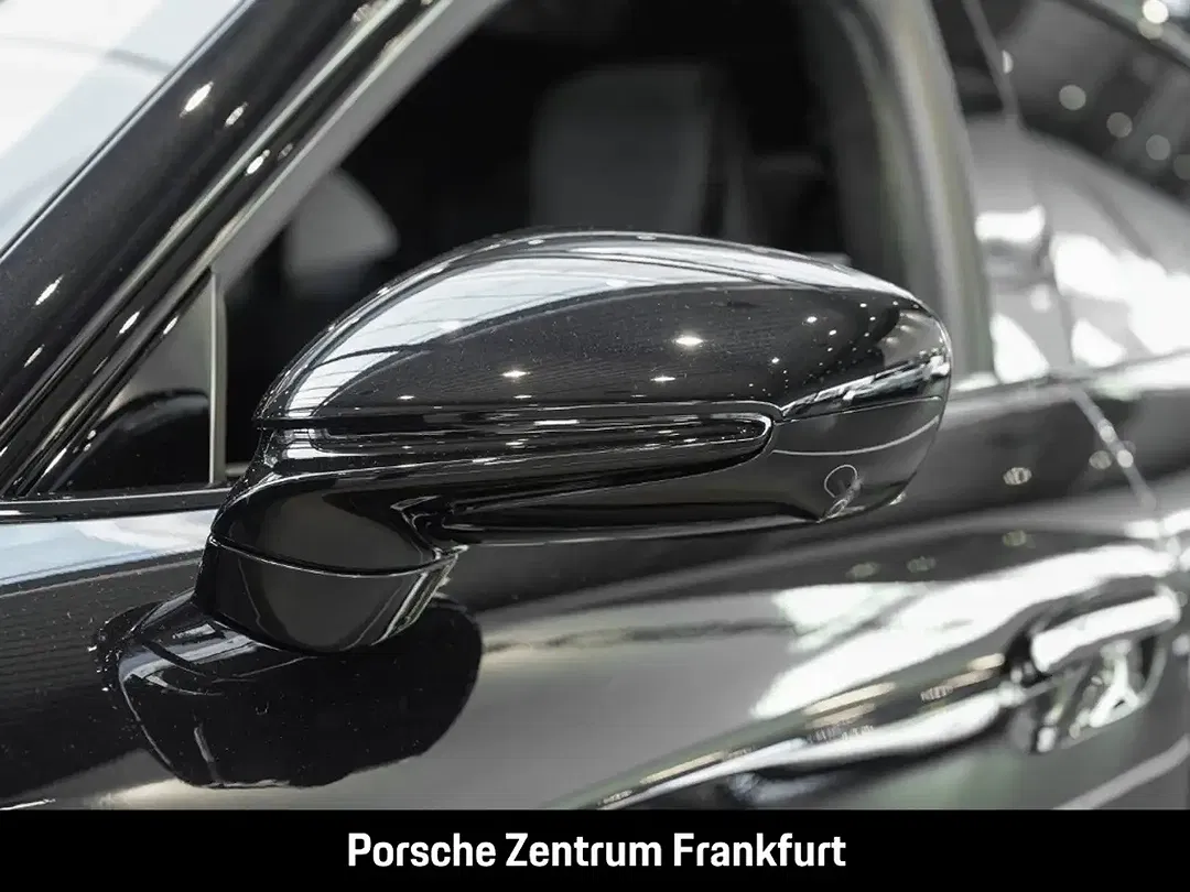 Porsche Taycan - Thumbnail 9