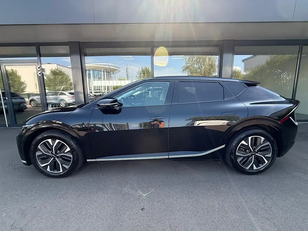 Kia EV6 - Thumbnail 2