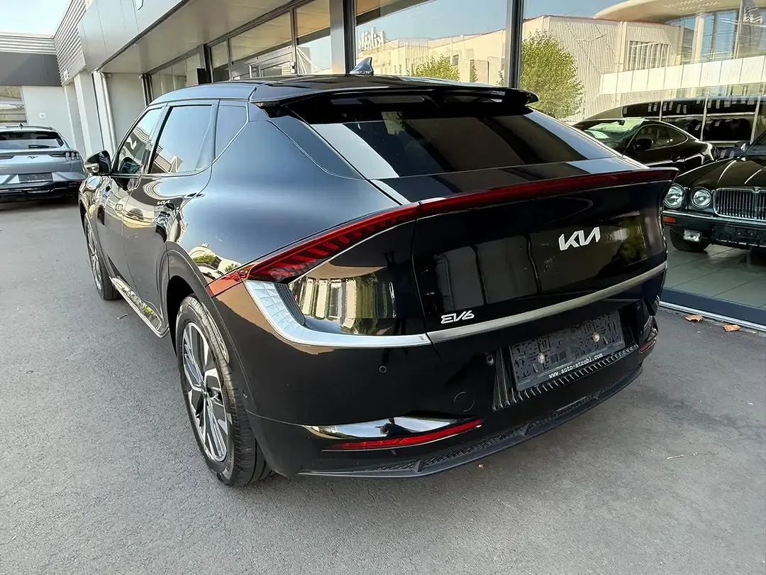 Kia EV6 - Thumbnail 3
