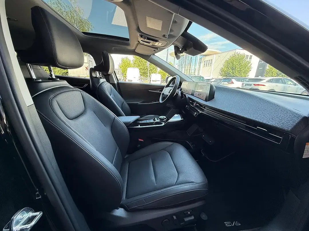 Kia EV6 - Thumbnail 6