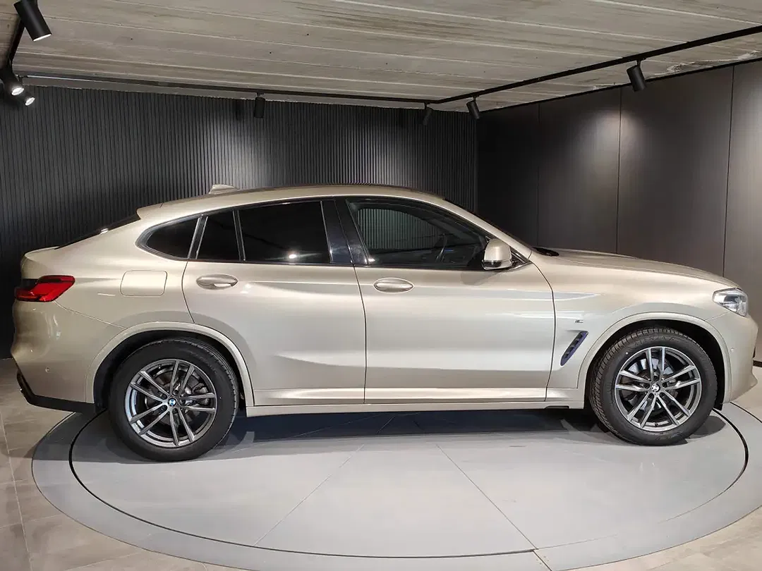 BMW X4 - Thumbnail 2