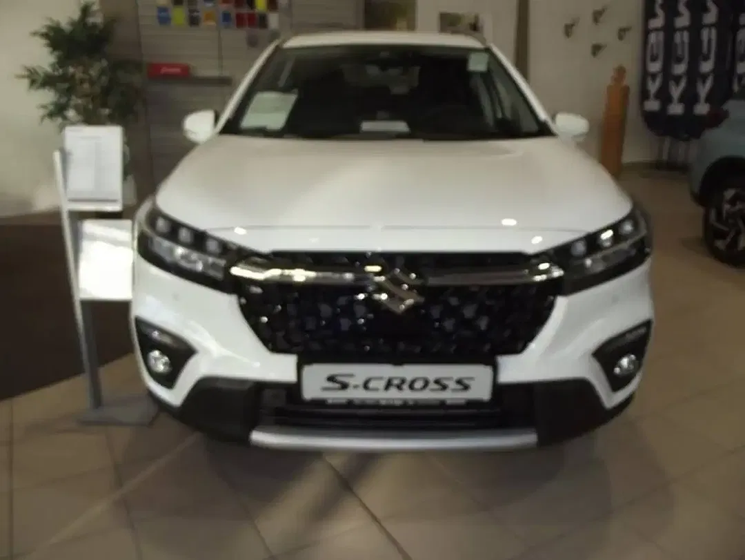 Suzuki SX4 S-Cross - Thumbnail 2