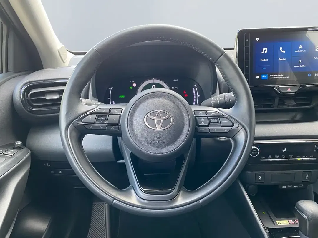 Toyota Yaris - Thumbnail 11
