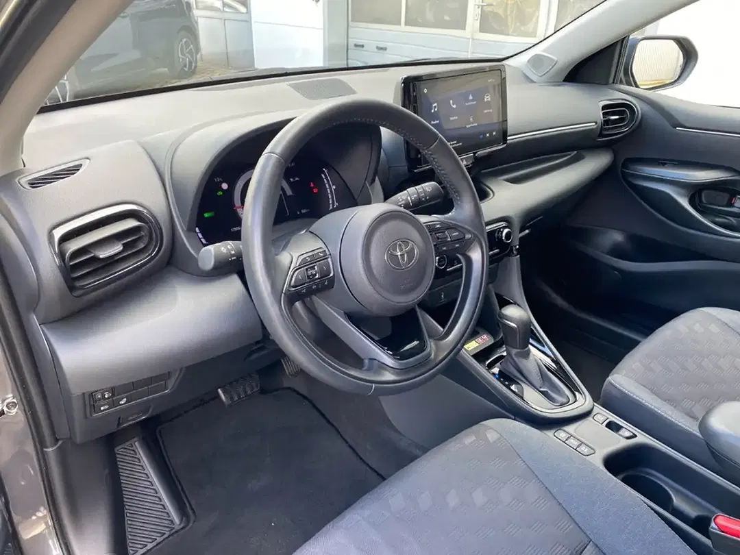 Toyota Yaris - Thumbnail 12