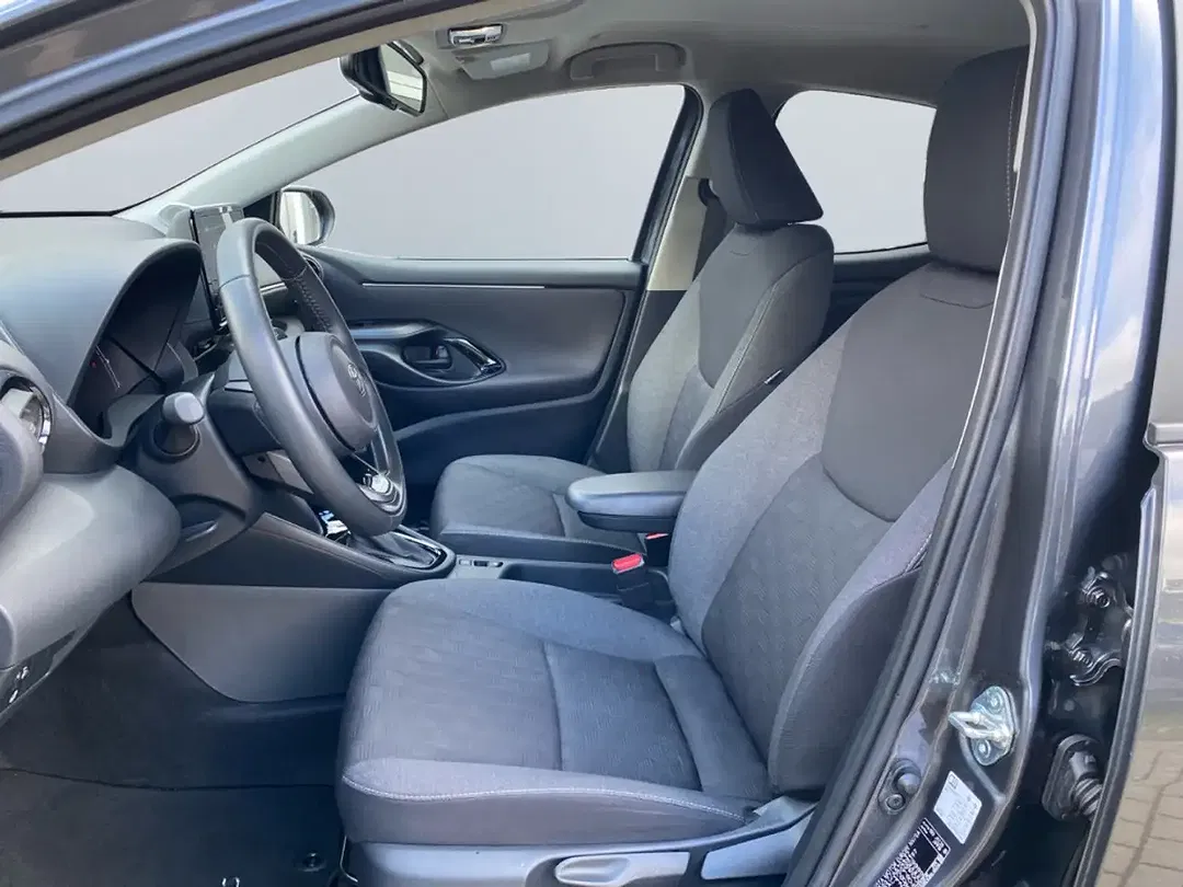 Toyota Yaris - Thumbnail 7