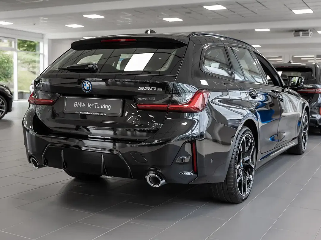 BMW 330 - Thumbnail 3
