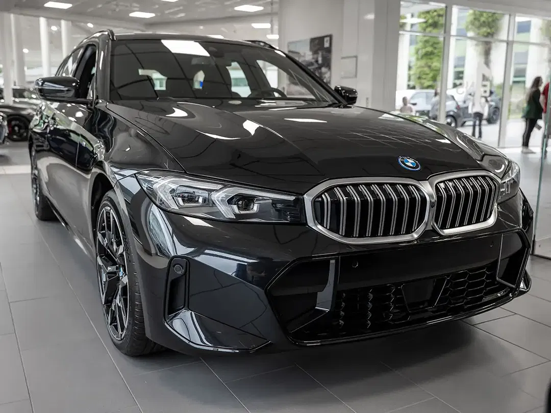 BMW 330 - Thumbnail 5