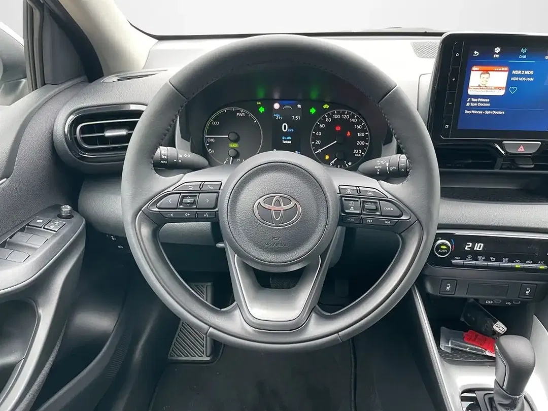 Toyota Yaris - Thumbnail 10