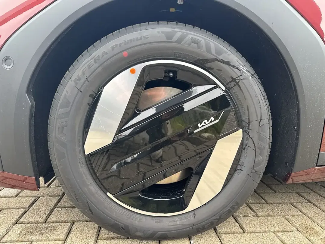 Kia EV4 - Thumbnail 6