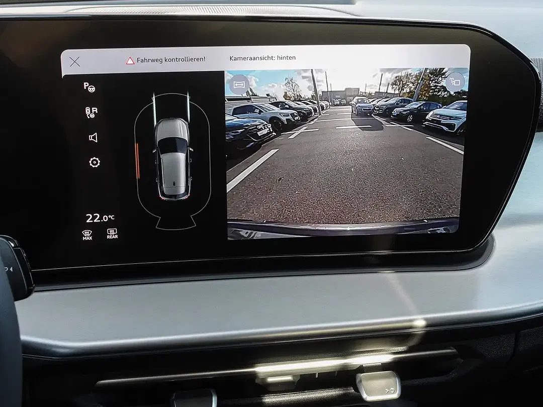 Audi Q3 - Thumbnail 10