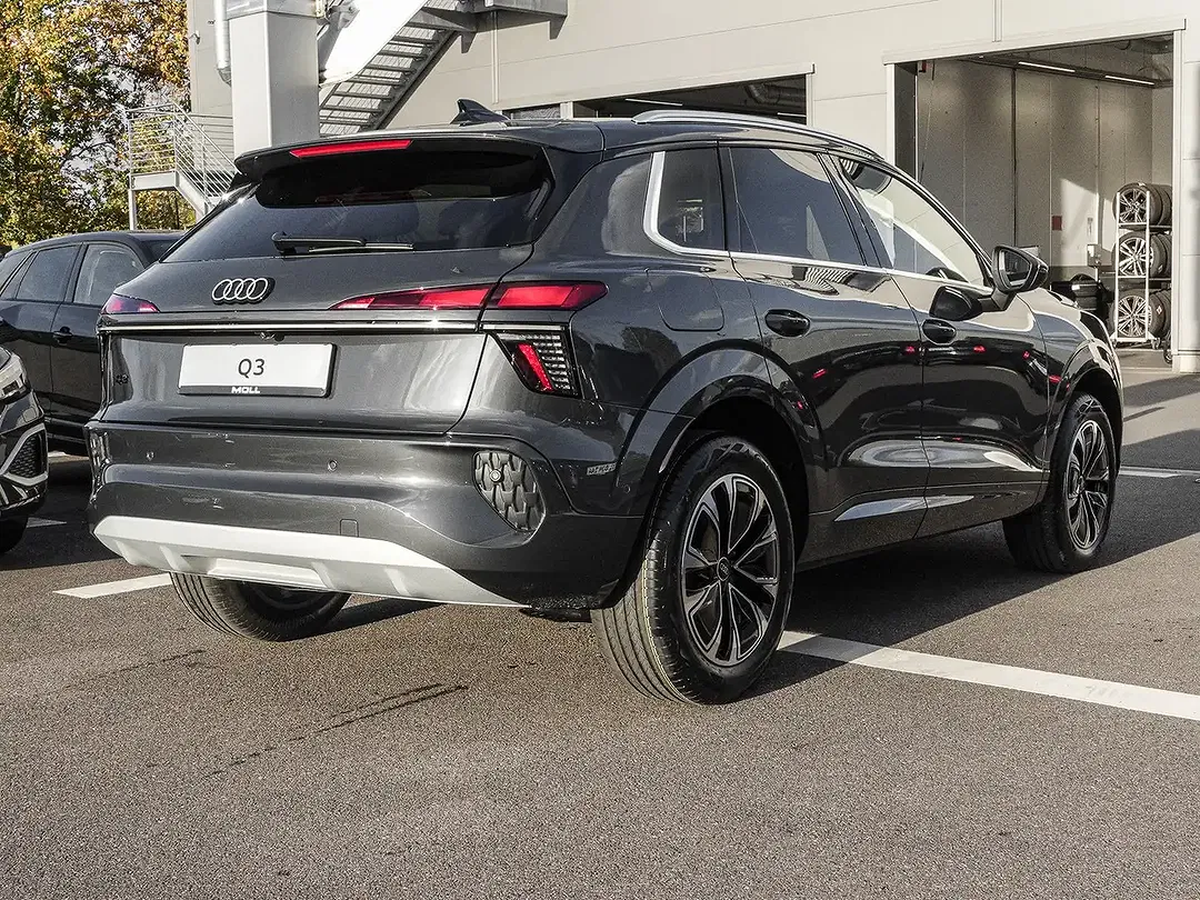 Audi Q3 - Thumbnail 3