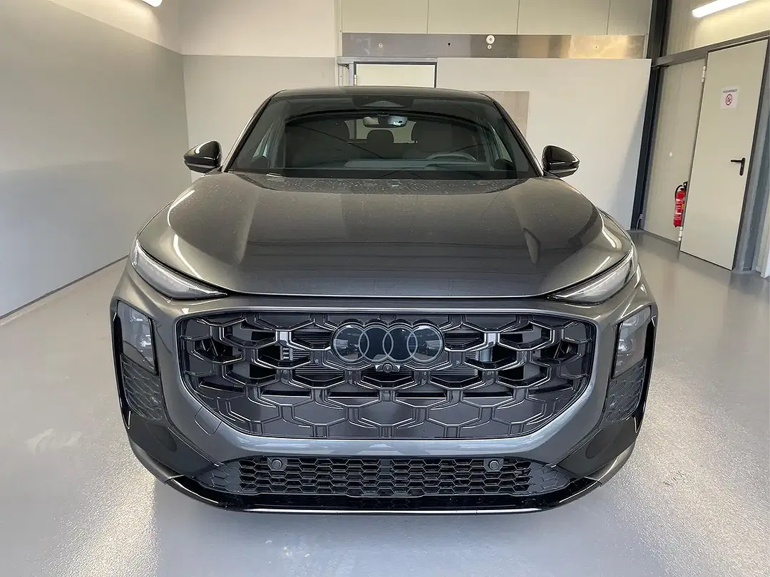 Audi Q3 - Thumbnail 2