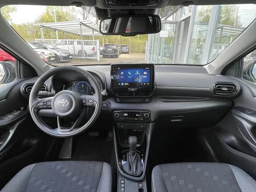 Toyota Yaris - Thumbnail 9