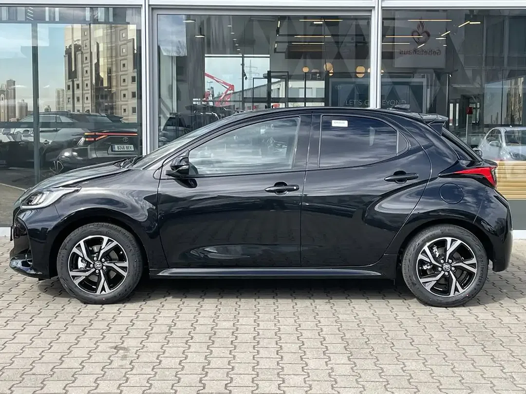 Toyota Yaris - Thumbnail 6