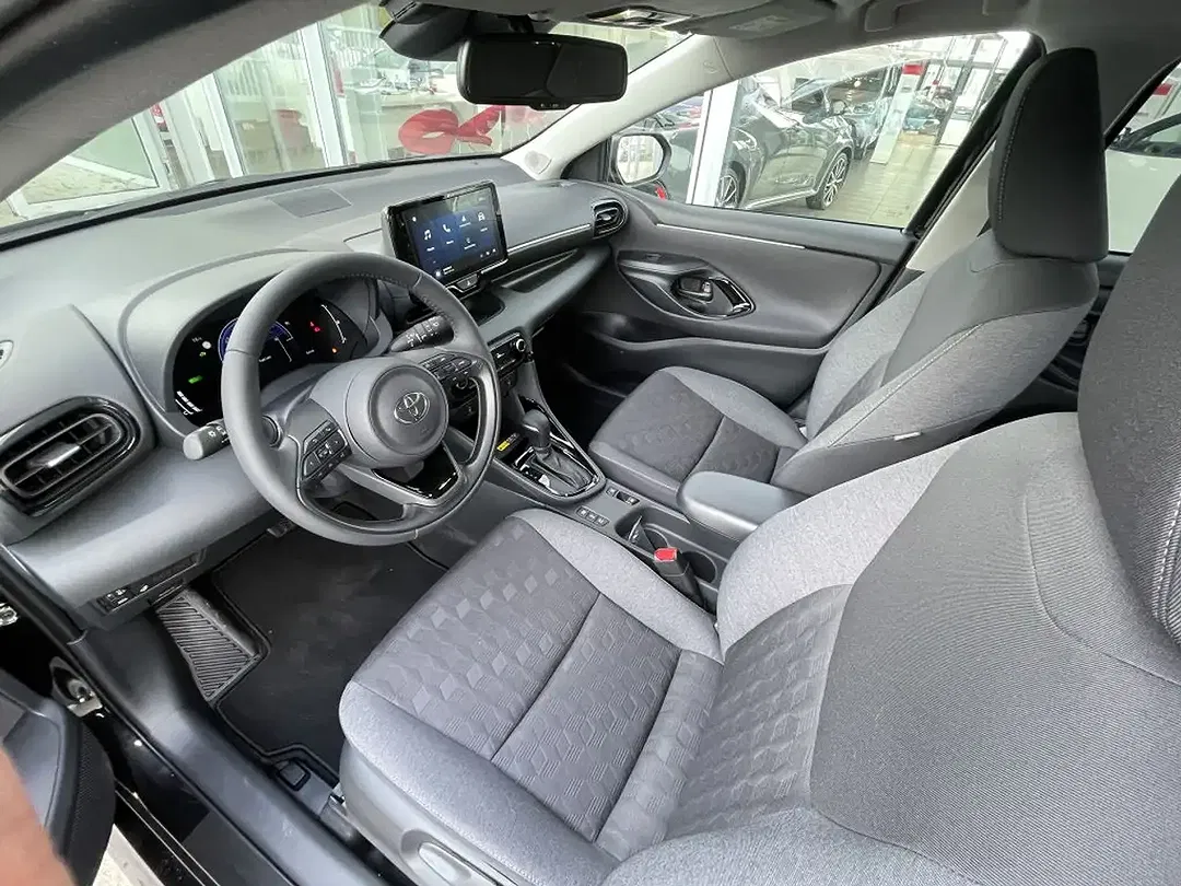 Toyota Yaris - Thumbnail 7