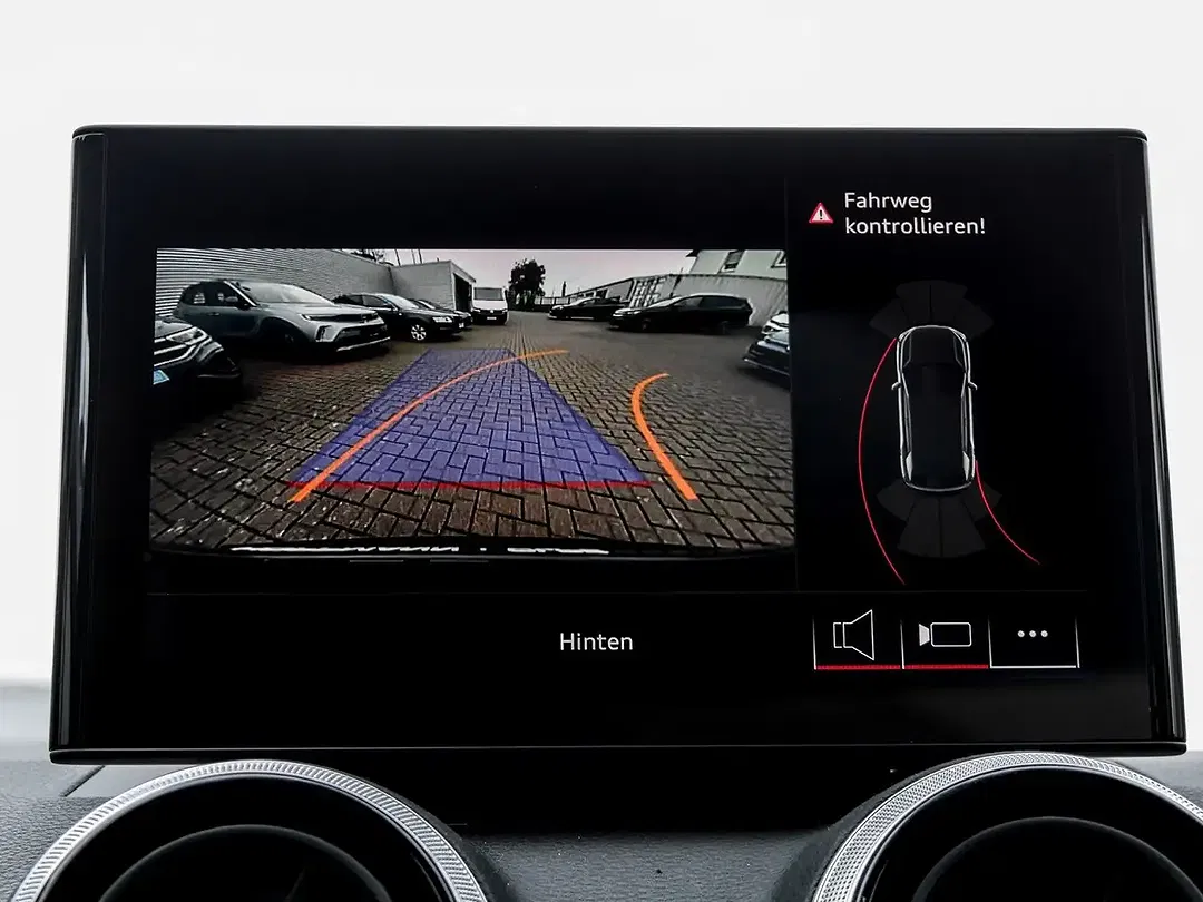 Audi Q2 - Thumbnail 9