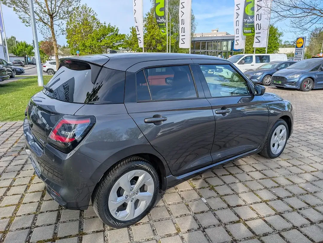 Suzuki Swift - Thumbnail 5