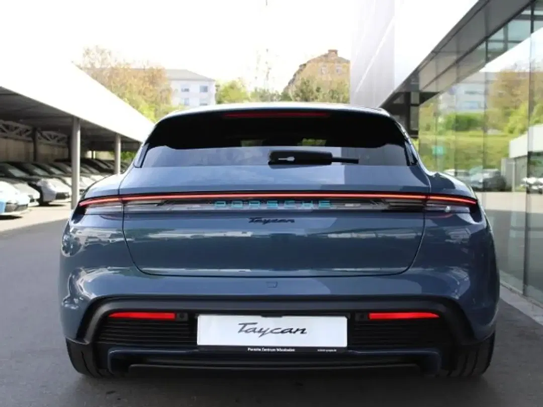 Porsche Taycan - Thumbnail 11