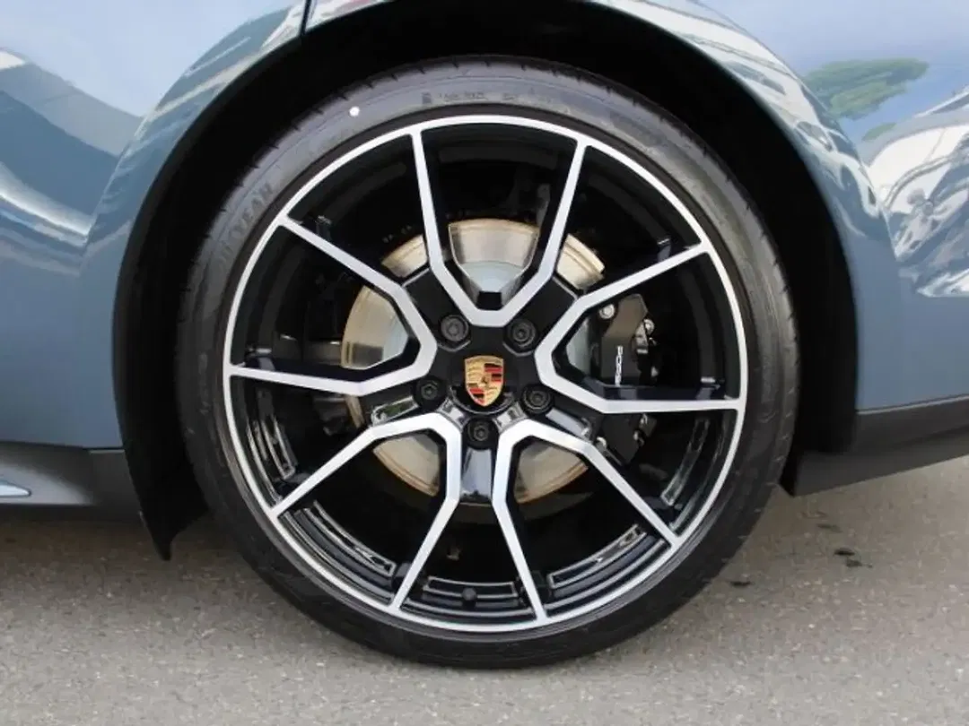 Porsche Taycan - Thumbnail 15