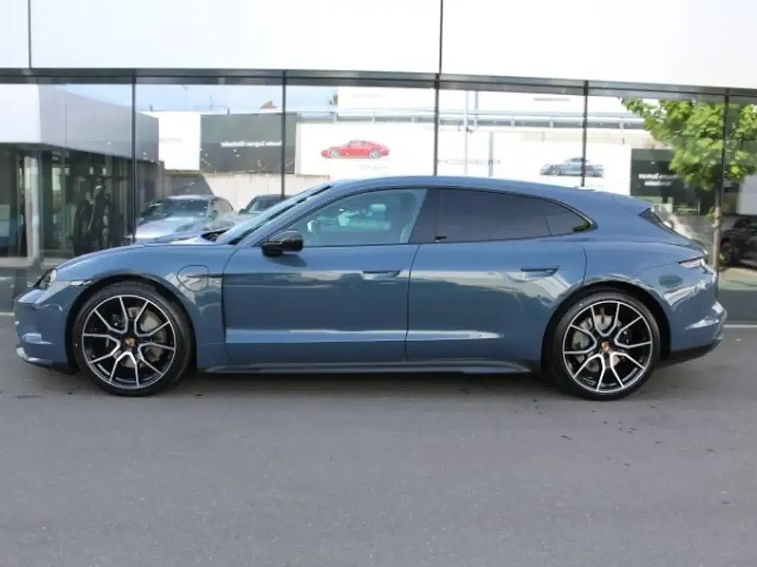 Porsche Taycan - Thumbnail 2