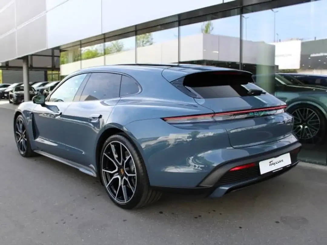 Porsche Taycan - Thumbnail 3
