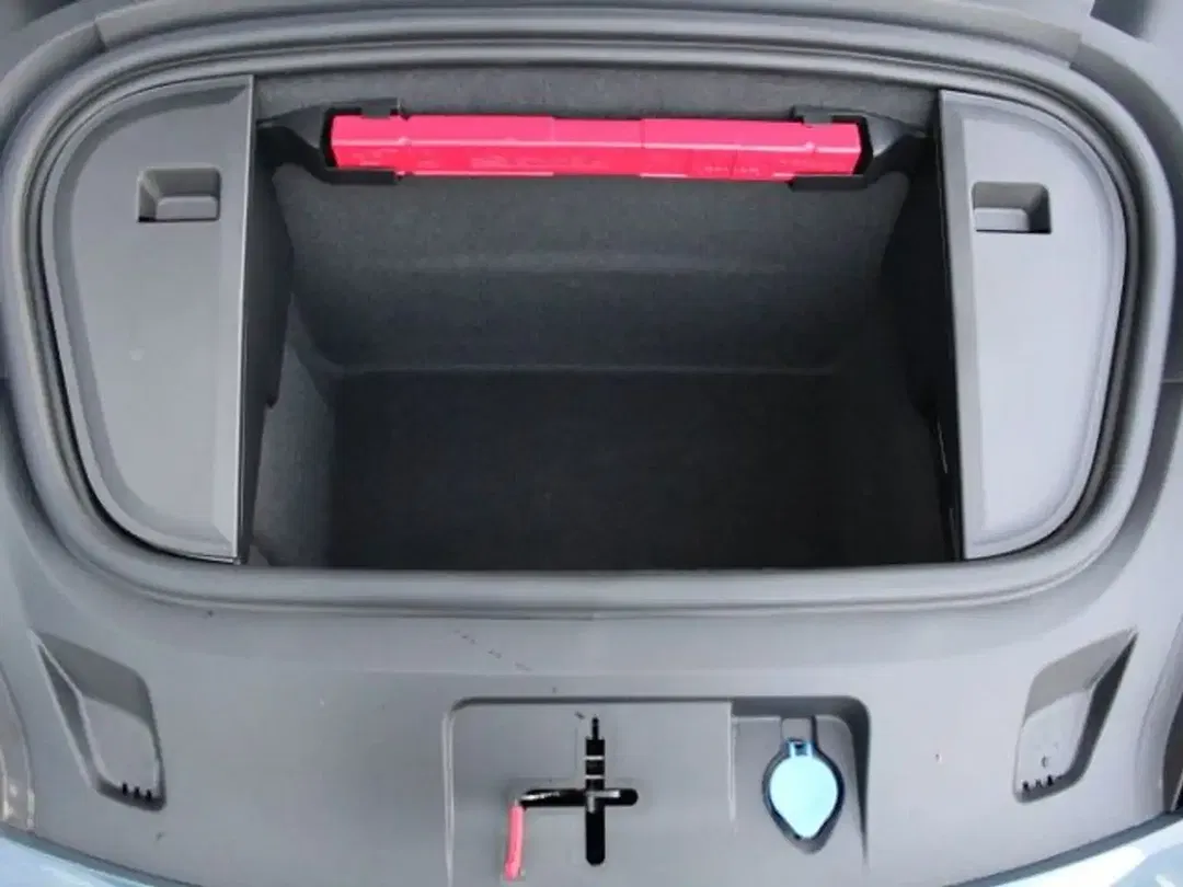 Porsche Taycan - Thumbnail 9